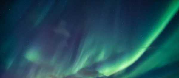 Yeşil Aurora Borealis Gece Gökyüzünde Yıldızlı Kuzey Işıkları — Stok fotoğraf
