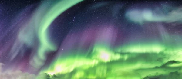 Aurora Borealis Északi Fények Ragyognak Csillagokkal Éjszakai Égbolton — Stock Fotó