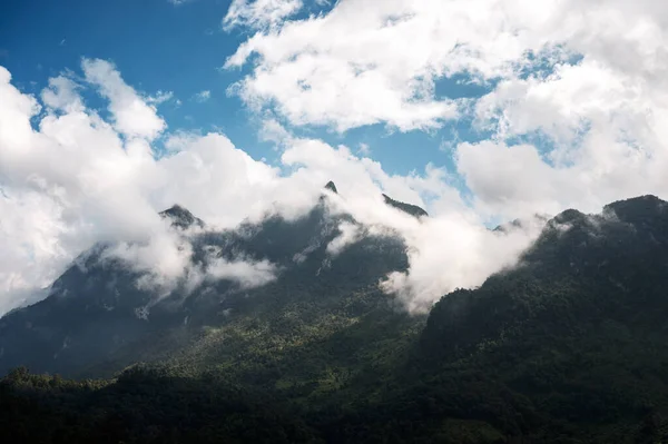 Widok Chmur Pokrył Górę Doi Luang Chiang Dao Chiang Mai — Zdjęcie stockowe