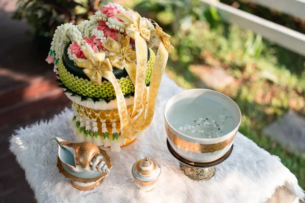 Conch Watering Ceremony Shell Holy Water Garland Pedestal Thai Wedding — ストック写真