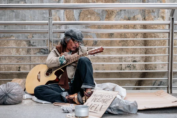 Dirty Homeless Person Sit Holding Guitar Sleeping Bridge — Foto de Stock