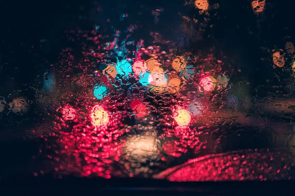 Abstrato Colorido Bokeh Chuva Pára Brisa Dia Chuvoso Fundo Noite — Fotografia de Stock