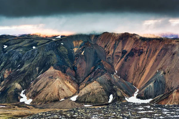 Εντυπωσιακό Τοπίο Από Μονοπάτι Blahnjukur Ηφαιστειακό Βουνό Και Πεδίο Λάβας — Φωτογραφία Αρχείου