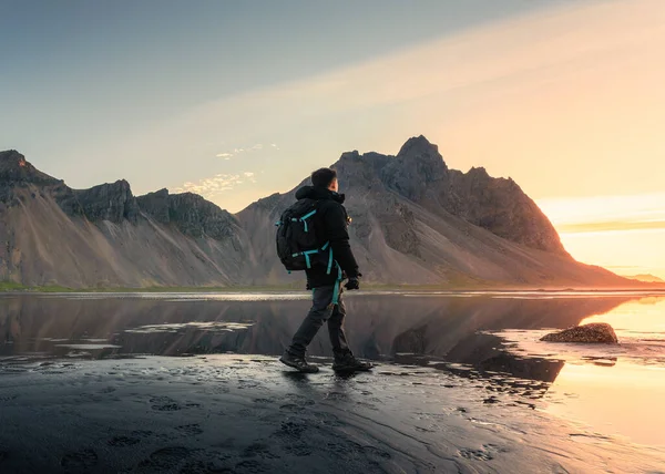 Beautiful Sunrise Vestrahorn Mountain Backpacker Man Walking Black Sand Beach — Stock Fotó
