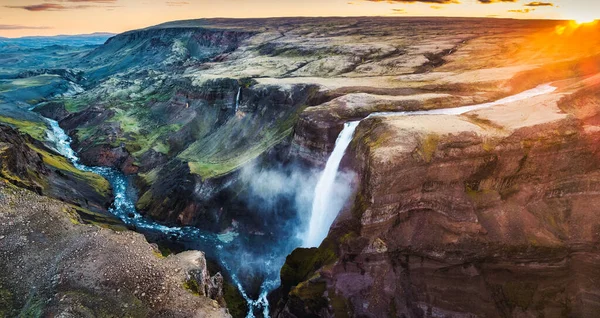 Panoramiczny Widok Majestatyczny Wodospad Haifoss Centrum Gór Lecie Południu Islandii — Zdjęcie stockowe