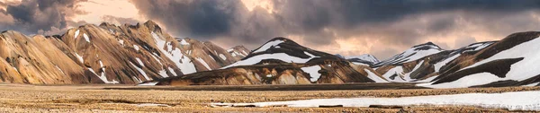 Panorama Paesaggio Della Catena Montuosa Vulcanica Con Neve Coperta Negli — Foto Stock