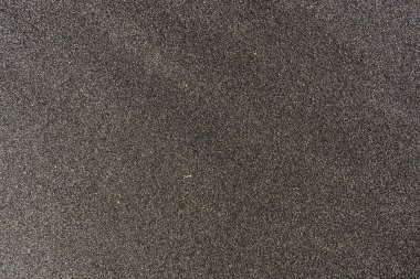 Siyah kumsalın yüzeyi. Siyah volkanik kıyı şeridinin dokusu