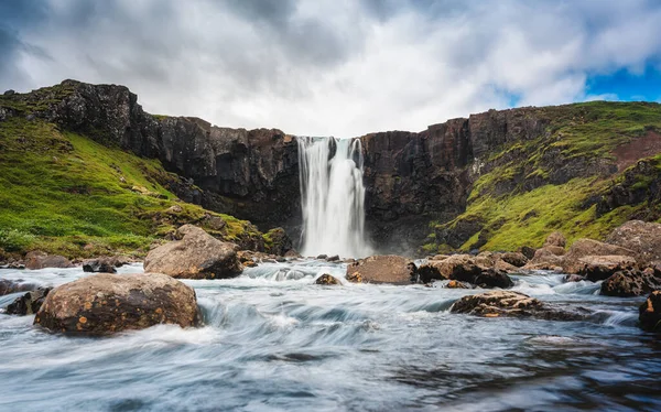 Bela Vista Cachoeira Gufufoss Fluindo Rochas Thourgh Verão Seydisfjordur Leste — Fotografia de Stock