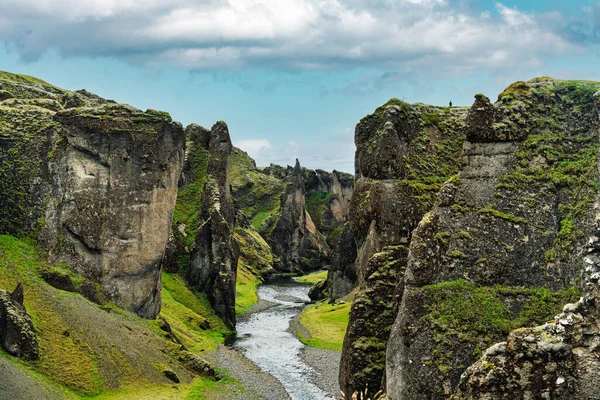 Захватывающий Мох Фьядрагджюфур Каньон Фьядрой Протекающей Летом Юго Востоке Исландии — стоковое фото