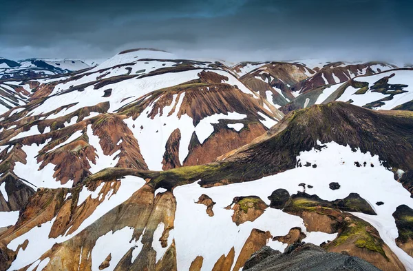 Εκπληκτική Θέα Ηφαιστειακού Βουνού Χιόνι Που Καλύπτεται Από Μονοπάτι Blahnjukur — Φωτογραφία Αρχείου