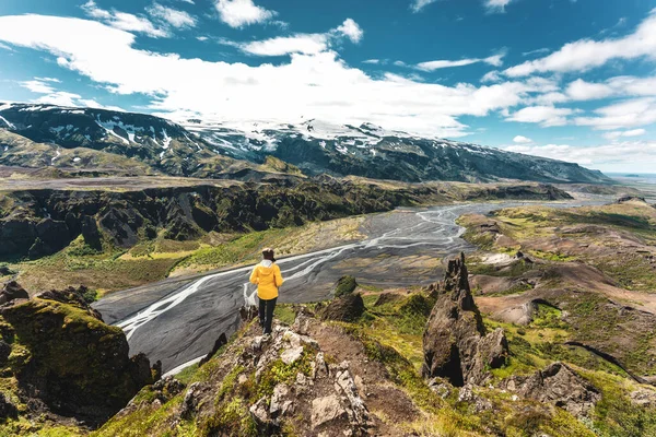 Majestueus Landschap Van Valahnukur Uitkijkpunt Met Vrouwelijke Wandelaar Staande Piek — Stockfoto