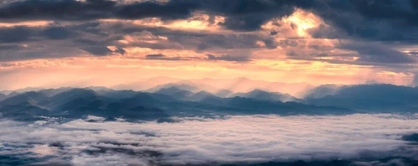 Panorama Nascer Sol Brilhando Sobre Cordilheira Nevoeiro Vale Parque Nacional — Fotografia de Stock