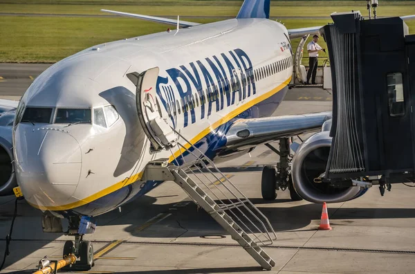 Вроцлав Польща Серпень 2020 Літак Ryanair Чекає Пасажирів Аеропорту Вроцлава — стокове фото