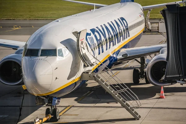 Вроцлав Польща Серпень 2020 Літак Ryanair Чекає Пасажирів Аеропорту Вроцлава — стокове фото