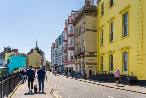 Tenby Wales May 2021 People Walking Streets Colorful Buildings Beautiful — ストック写真