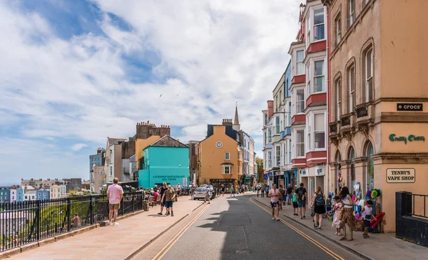 Tenby Wales May 2021 People Walking Streets Colorful Buildings Beautiful — ストック写真