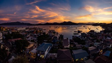 Coron, Filipinler üzerinde gün batımının panoramik manzarası