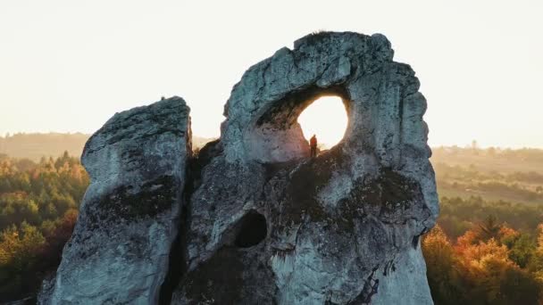 Batu Okiennik yang unik di Polandia — Stok Video