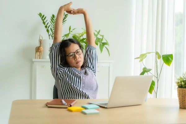 Asia Woman Raised Arm Sedentary Computer Work Incorrect Posture Desk — Stock Photo, Image