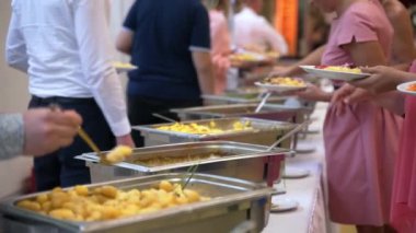 Büfe, yemek hazır.