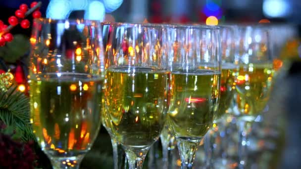 Copas de año nuevo con champán — Vídeos de Stock
