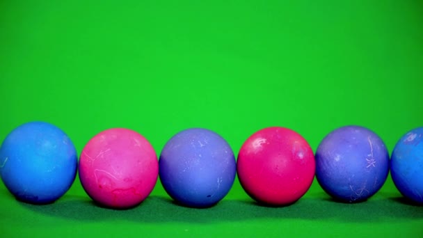 Semana Santa. huevos de Pascua en la caja verde — Vídeo de stock