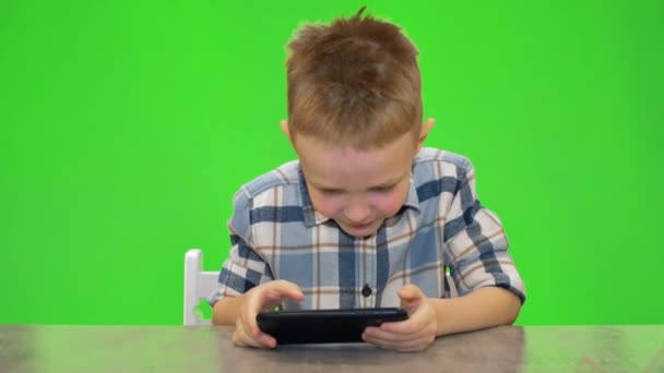 5 year old boy playing on smartphone, chroma key — Stock Video