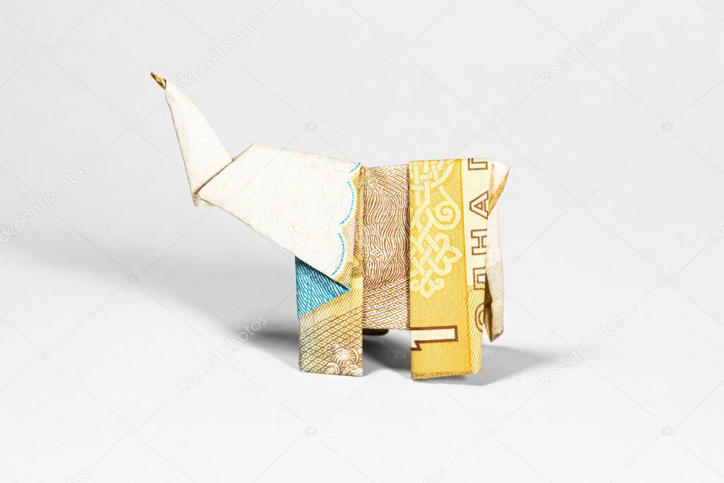 elephant made from a paper bill of the Ukrainian hryvnia