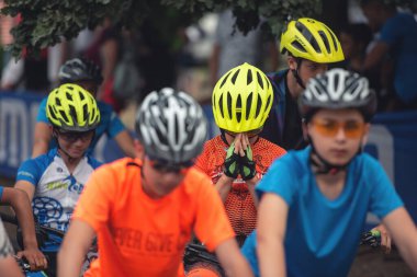 Macin, Romanya - 5 Haziran 2022: Macin Dağı Eğlence dağ bisikleti 12 yaşındaki çocuk yarışması