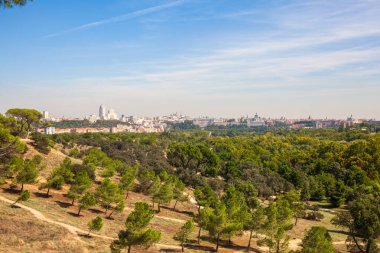 Şehir manzarası. Madrid 'in havadan görünüşü, İspanya. Fotoğraf 26 Eylül 2021.