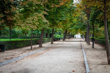 Madrid, İspanya. El Retiro Parkı (El Retiro parkı). Fotoğraf 26 Eylül 2021.