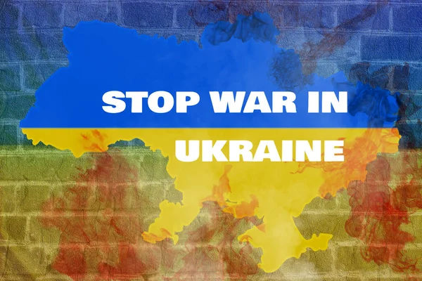 Stop de oorlog in Oekraïne.Kaart van Oekraïne in brand vanwege de oorlog. De slogan en het citaat om de oorlog in Oekraïne te stoppen en de agressor Poetin te stoppen. — Stockfoto