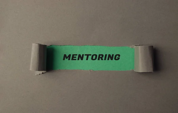 Word Mentoring Green Background View Torn Grey Paper Concepto Apoyo — Foto de Stock