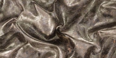 Soyut sıvı bronz kaplama katlanmış metal yüzey çizikler ve kusurlarla kaplı.