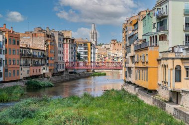 Girona 'daki Eyfel Köprüsü (Katalonya, İspanya)