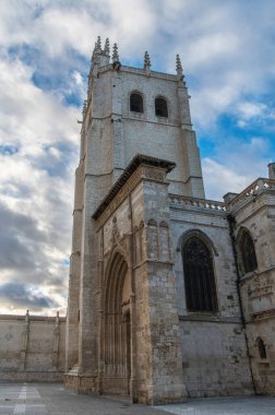 İspanya 'nın özerk bölgesi Castilla y Leon' da bulunan gotik bir bina olan Palencia 'daki San Antoln Katedrali Kilisesi..