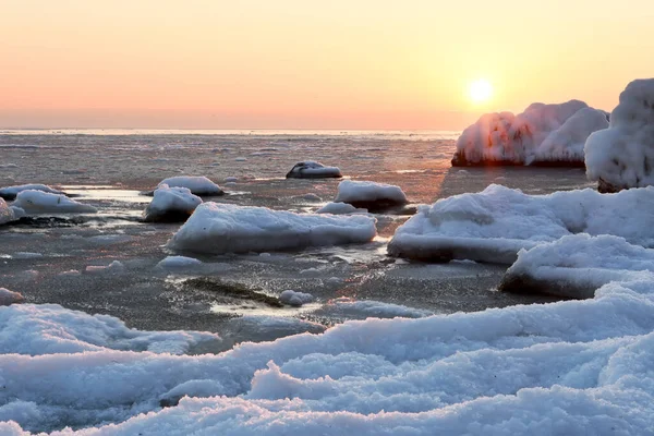 Mar Invierno Por Mañana Temprano Agua Congelada Piedras Amanecer Odessa —  Fotos de Stock
