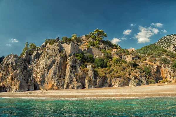 View Beach Mountains Remains Antique Fortress Mountain Slopes Turkey Kemer — Zdjęcie stockowe