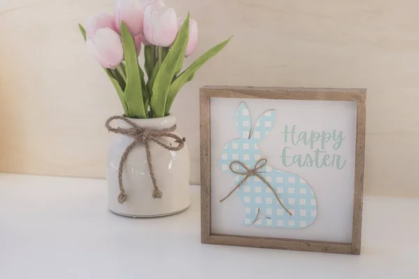 Wooden Sign Inscription English Happy Easter Delicate Bouquet Spring Tulips — Stock Photo, Image