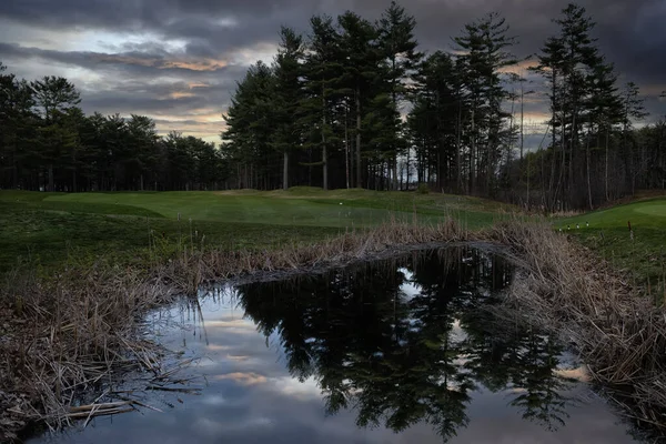 Lago Entre Campos Golf Bosque Atardecer — Foto de Stock