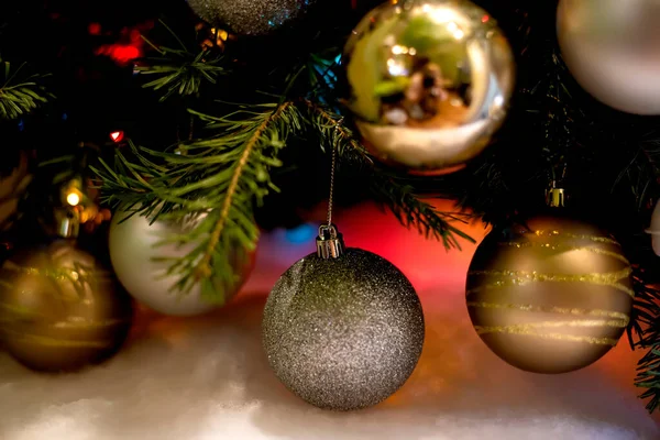 Año Nuevo Fondo Vacaciones Navidad Juguetes Escenografía Guirnaldas Foto Oscura — Foto de Stock