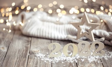 2022 numaralı Noel kompozisyonu ve dekorasyon detayları.