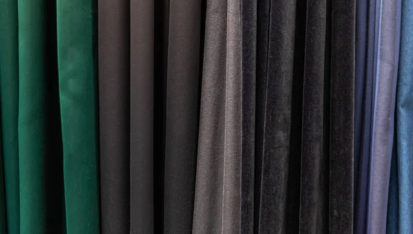 Set aus dunklen, mehrfarbigen, dichten Stoffen von einheitlicher Textur. — Stockfoto