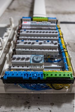 Devre kesicili elektrik santrali, kapatın..