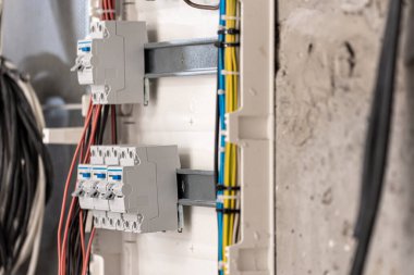 Devre kesicili elektrik santrali, kapatın..