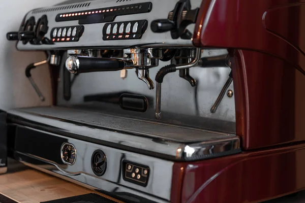 Detalle de cerca de una cafetera profesional. — Foto de Stock