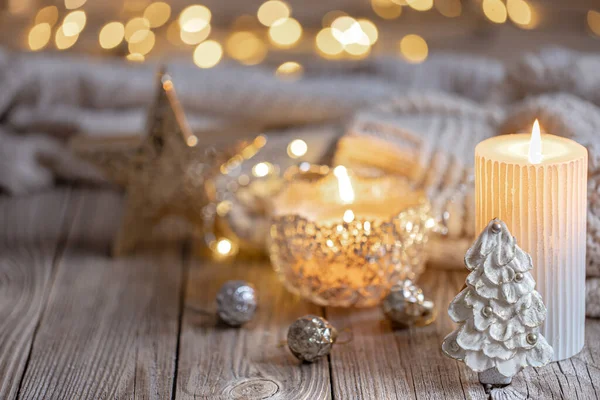 Christmas background with burning candle and decor details. — Stock Photo, Image