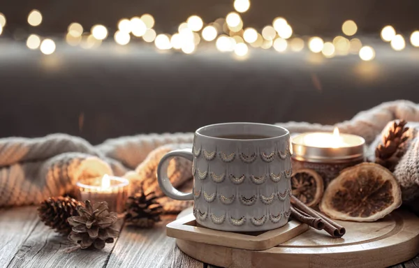 Beautiful christmas cup and candles on blurred background with bokeh. — Stock Photo, Image