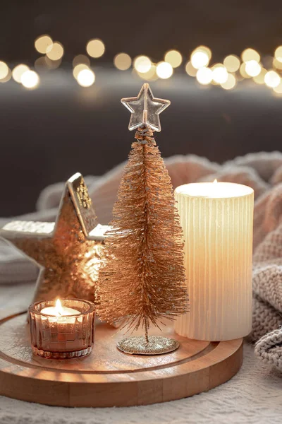Cozy winter composition with decor details on blurred background with bokeh. — Stock Photo, Image