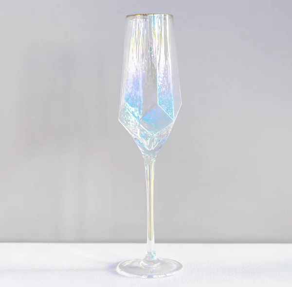Textur glas bägare på en vit bakgrund. — Stockfoto